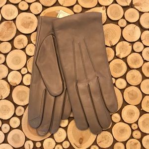 Leather gloves